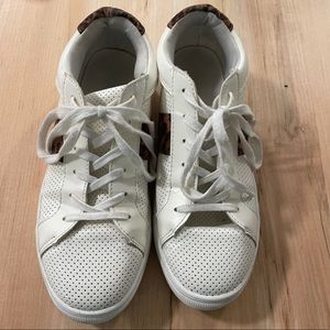 American Eagle White Canvas Shoe